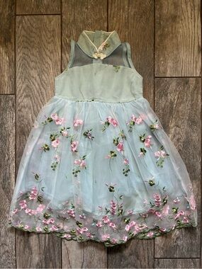 Girls Floral Embroidered Dress Size 5/6